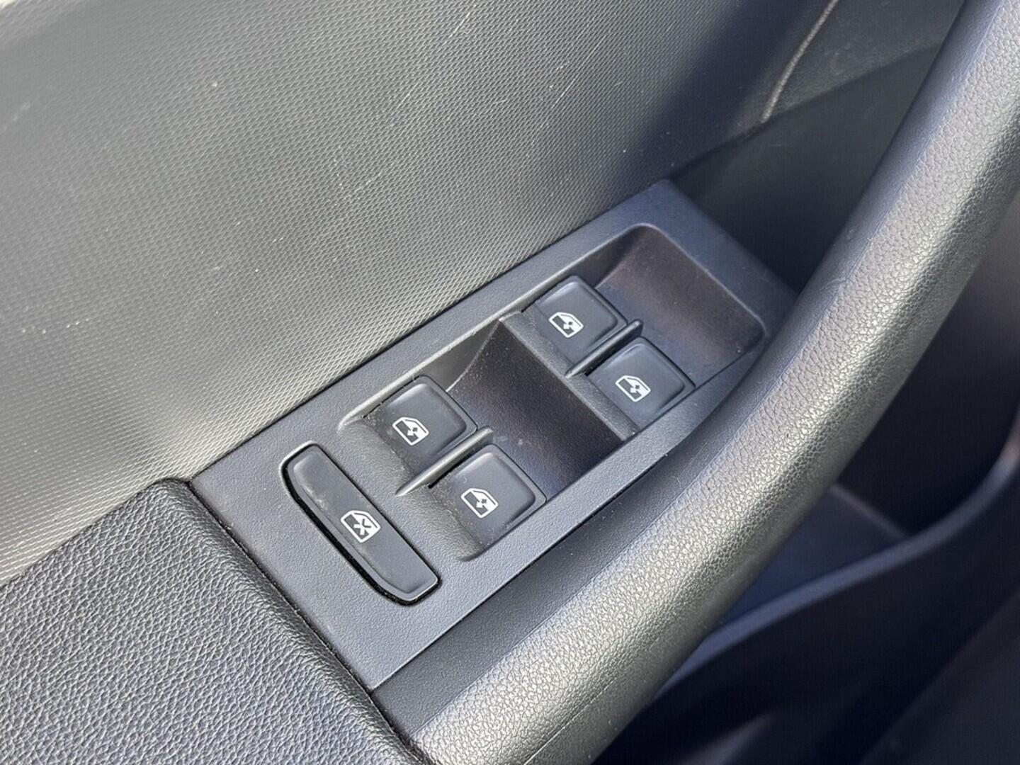 O419V08051_21.webp_RAPID  1.6 TDI 85 kW manuál, DPH