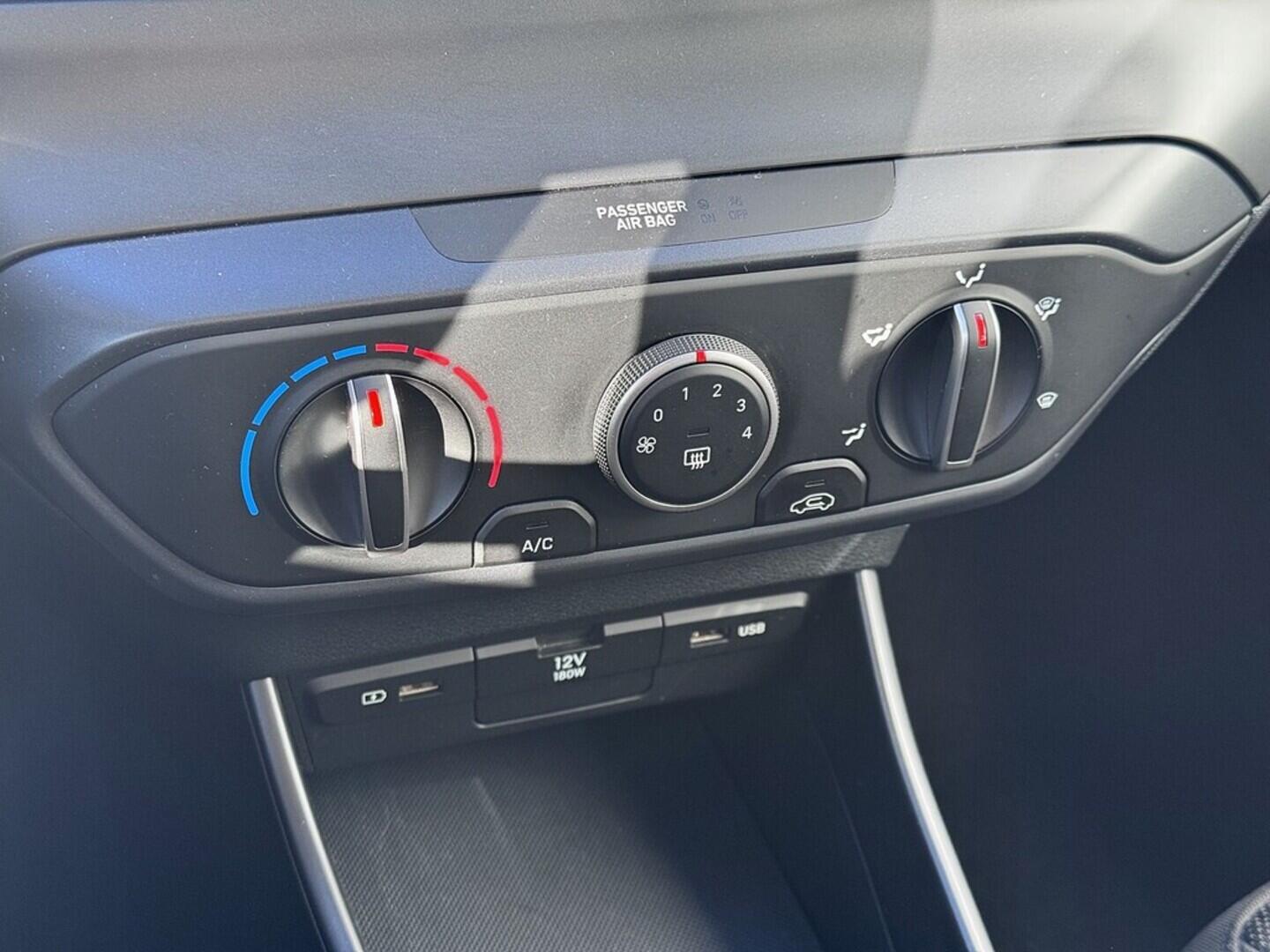 O419V08053_28.webp_BAYON Comfort Club 1.2 MPI 62 kW manuál