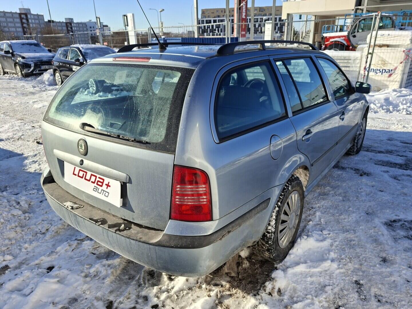 O419V08054_11.webp_OCTAVIA Ambiente 1.6 . 75 kW manuál