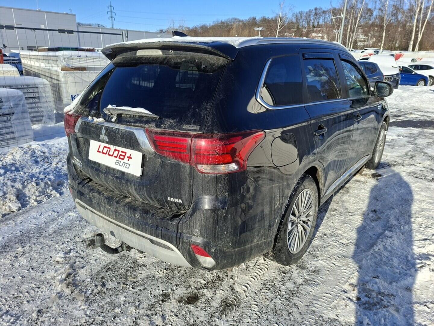 O419V08055_11.webp_OUTLANDER Intense+ 2.4 MIVEC 99 kW automat