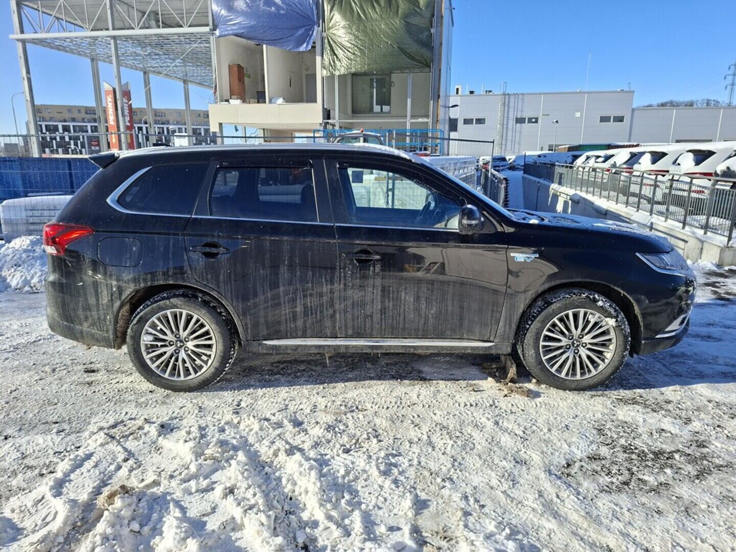 O419V08055_12.webp_OUTLANDER Intense+ 2.4 MIVEC 99 kW automat