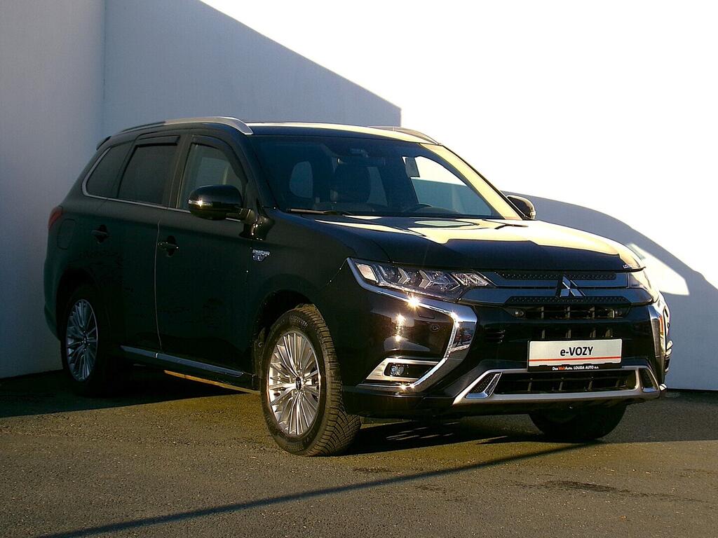 O419V08055_14.webp_OUTLANDER Intense+ 2.4 MIVEC 99 kW automat