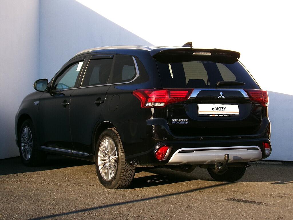 O419V08055_15.webp_OUTLANDER Intense+ 2.4 MIVEC 99 kW automat