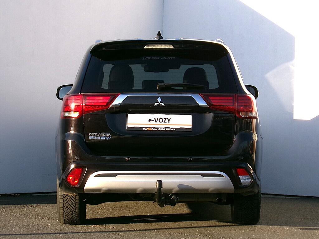 O419V08055_17.webp_OUTLANDER Intense+ 2.4 MIVEC 99 kW automat