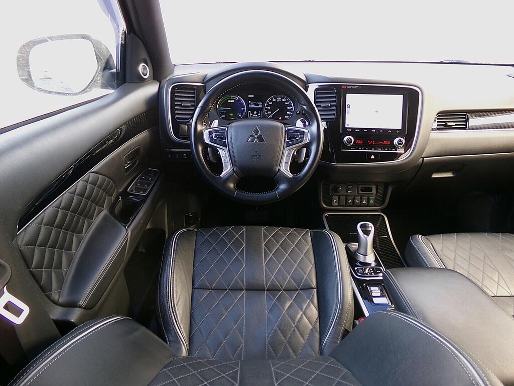 O419V08055_25.webp_OUTLANDER Intense+ 2.4 MIVEC 99 kW automat