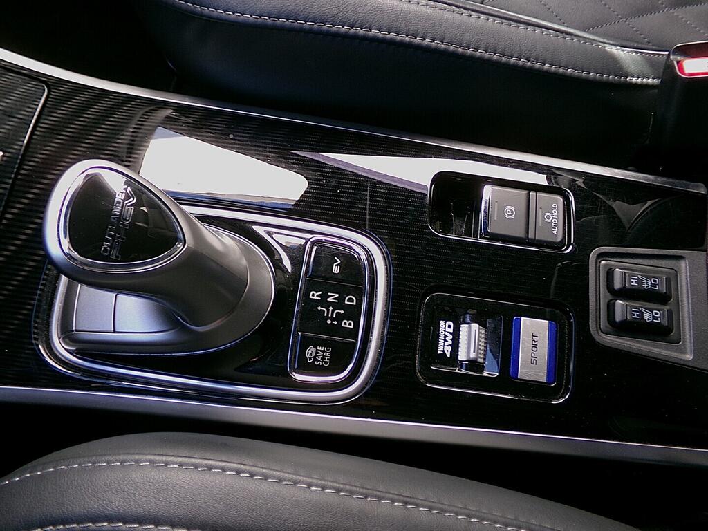 O419V08055_31.webp_OUTLANDER Intense+ 2.4 MIVEC 99 kW automat