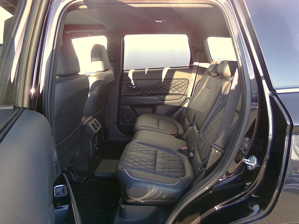 O419V08055_32.webp_OUTLANDER Intense+ 2.4 MIVEC 99 kW automat