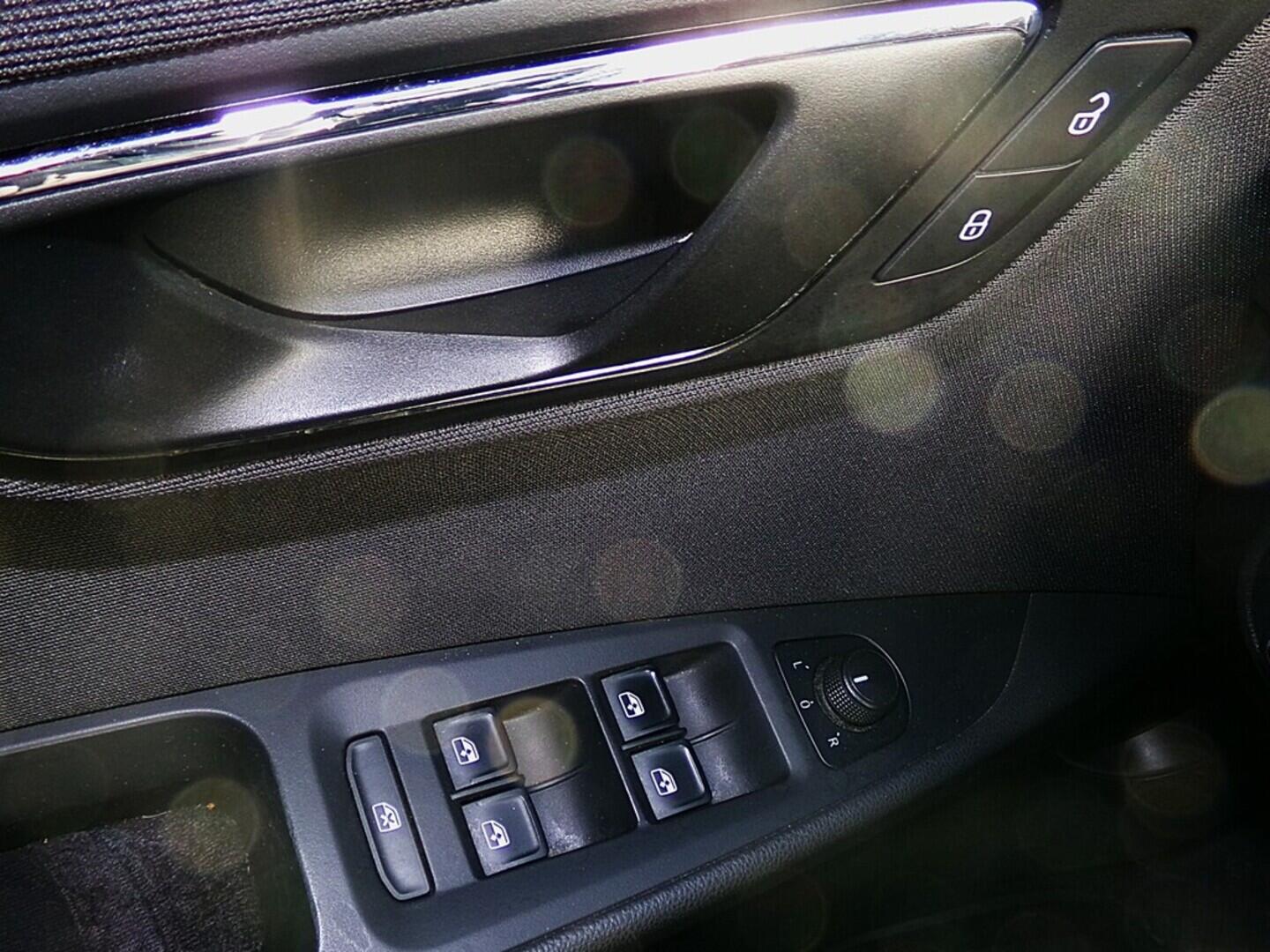 O419V08062_21.webp_LEON ST Style 1.6 TDI 81 kW manuál