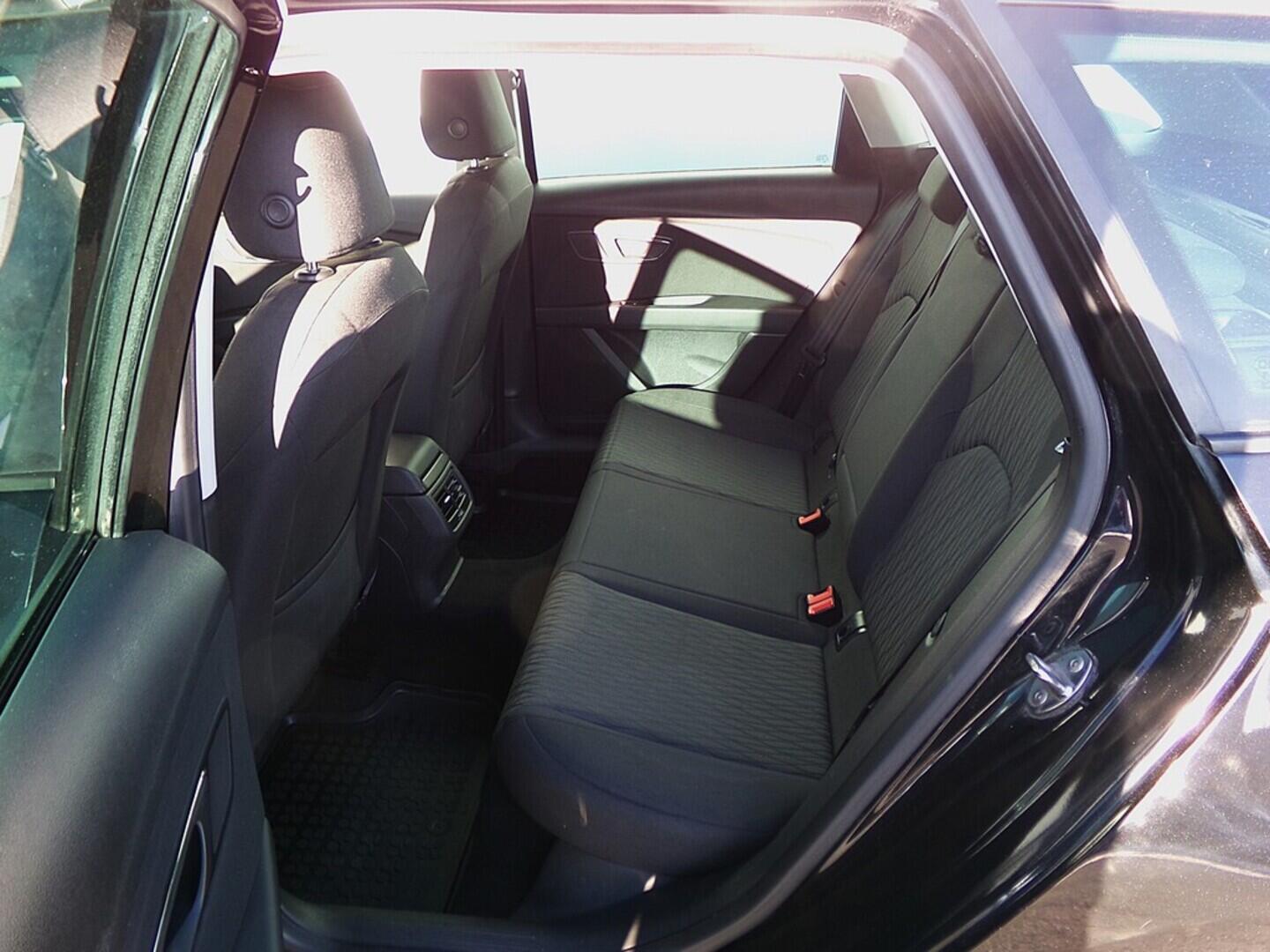 O419V08062_30.webp_LEON ST Style 1.6 TDI 81 kW manuál