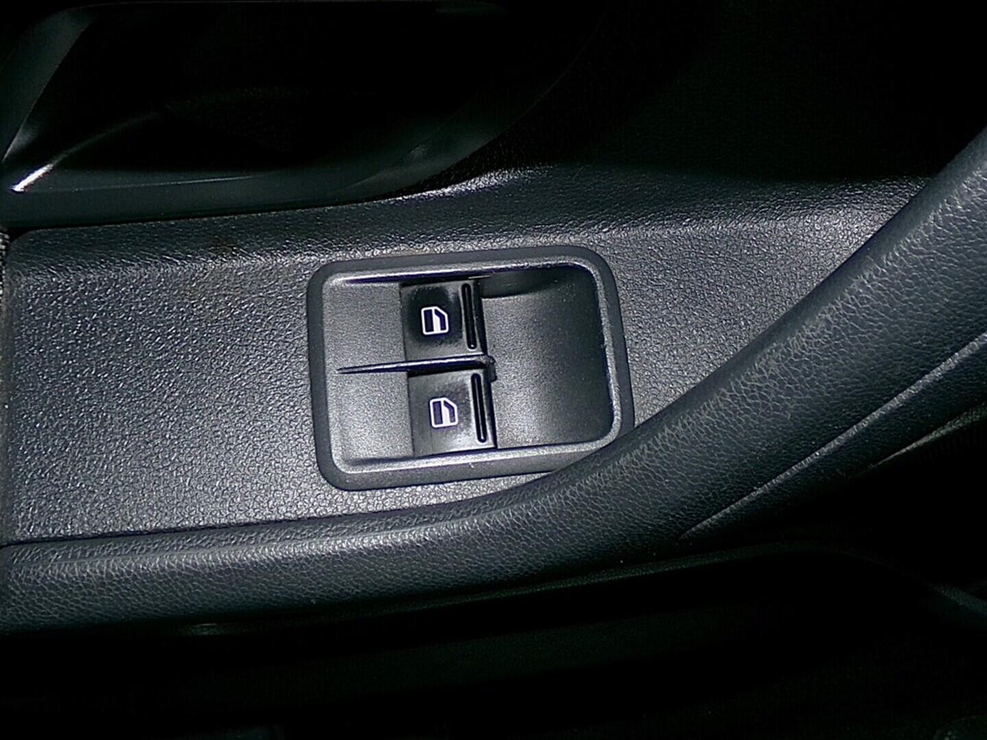 O419V08064_21.webp_ROOMSTER Active Fresh 1.4 16V 63 kW manuál, DPH