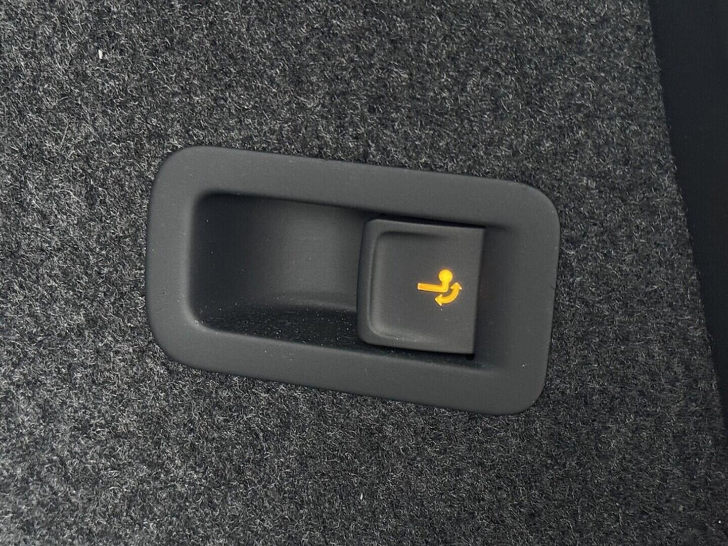 O419V08073_32.webp_KAROQ Selection 1.5 TSI 110 kW automat, DPH