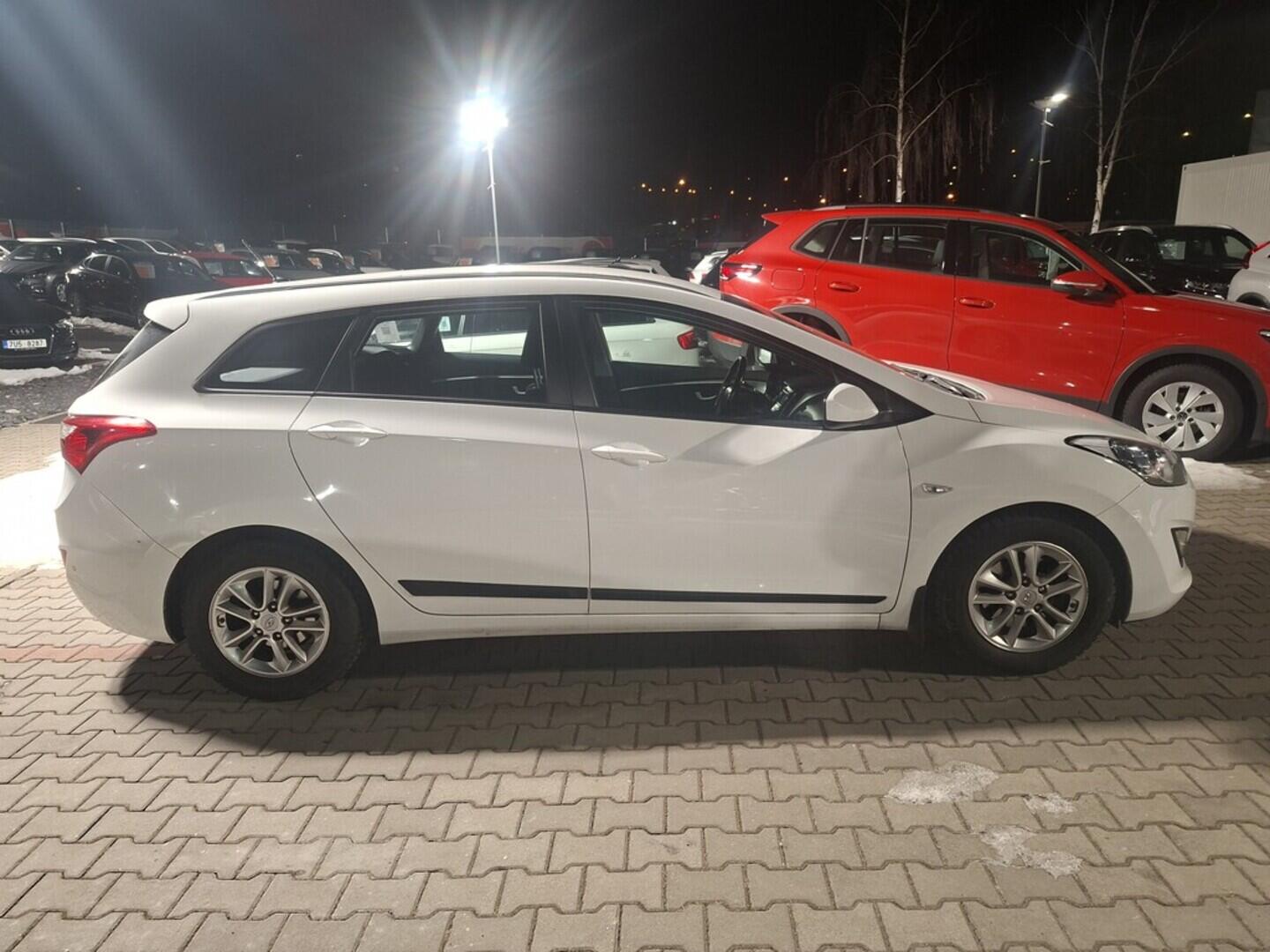 O419V08083_12.webp_I30 . 1.6 GDi 99 kW manuál