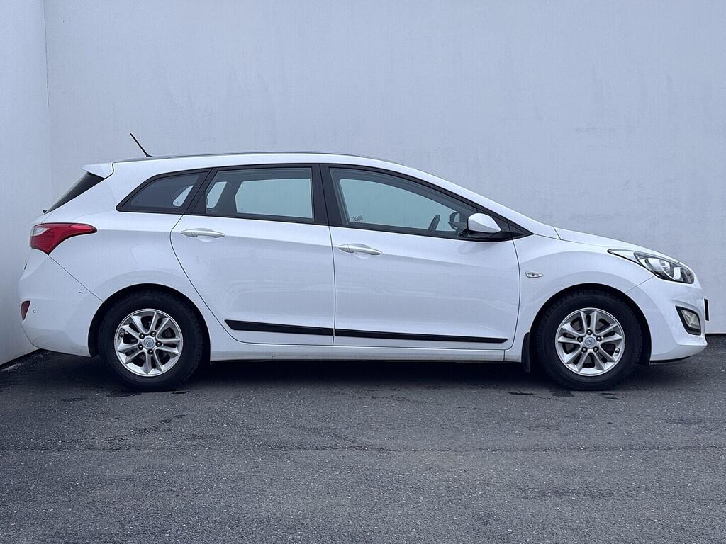 O419V08083_16.webp_I30 . 1.6 GDi 99 kW manuál