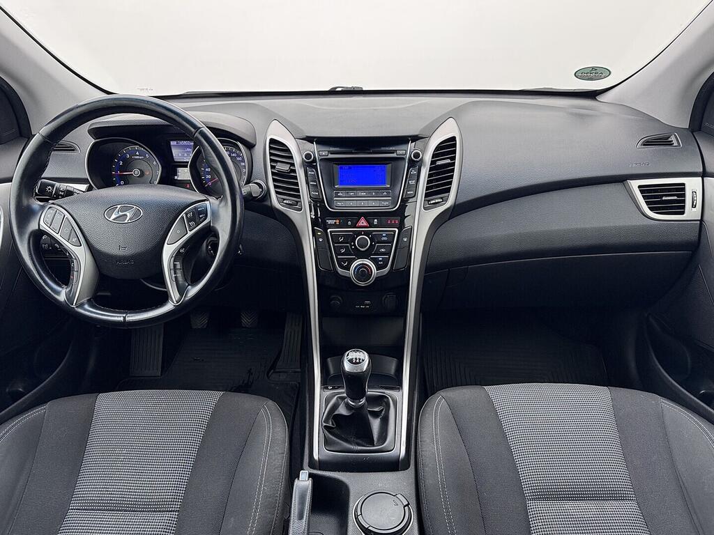 O419V08083_18.webp_I30 . 1.6 GDi 99 kW manuál