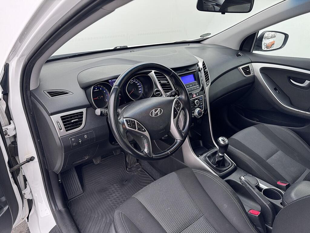 O419V08083_19.webp_I30 . 1.6 GDi 99 kW manuál