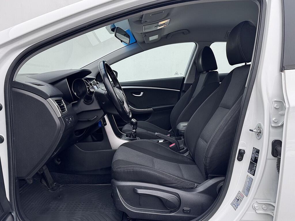 O419V08083_20.webp_I30 . 1.6 GDi 99 kW manuál