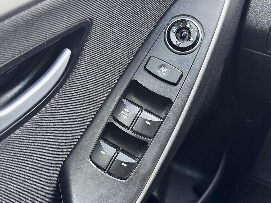 O419V08083_21.webp_I30 . 1.6 GDi 99 kW manuál