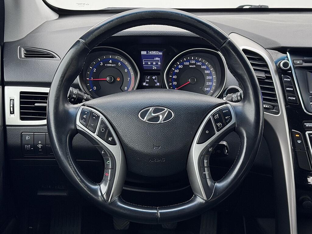 O419V08083_22.webp_I30 . 1.6 GDi 99 kW manuál