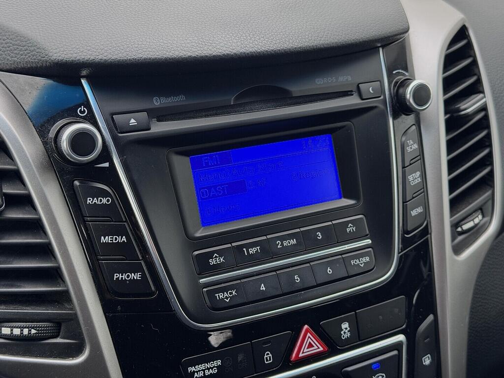 O419V08083_26.webp_I30 . 1.6 GDi 99 kW manuál