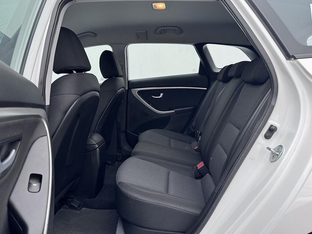 O419V08083_29.webp_I30 . 1.6 GDi 99 kW manuál