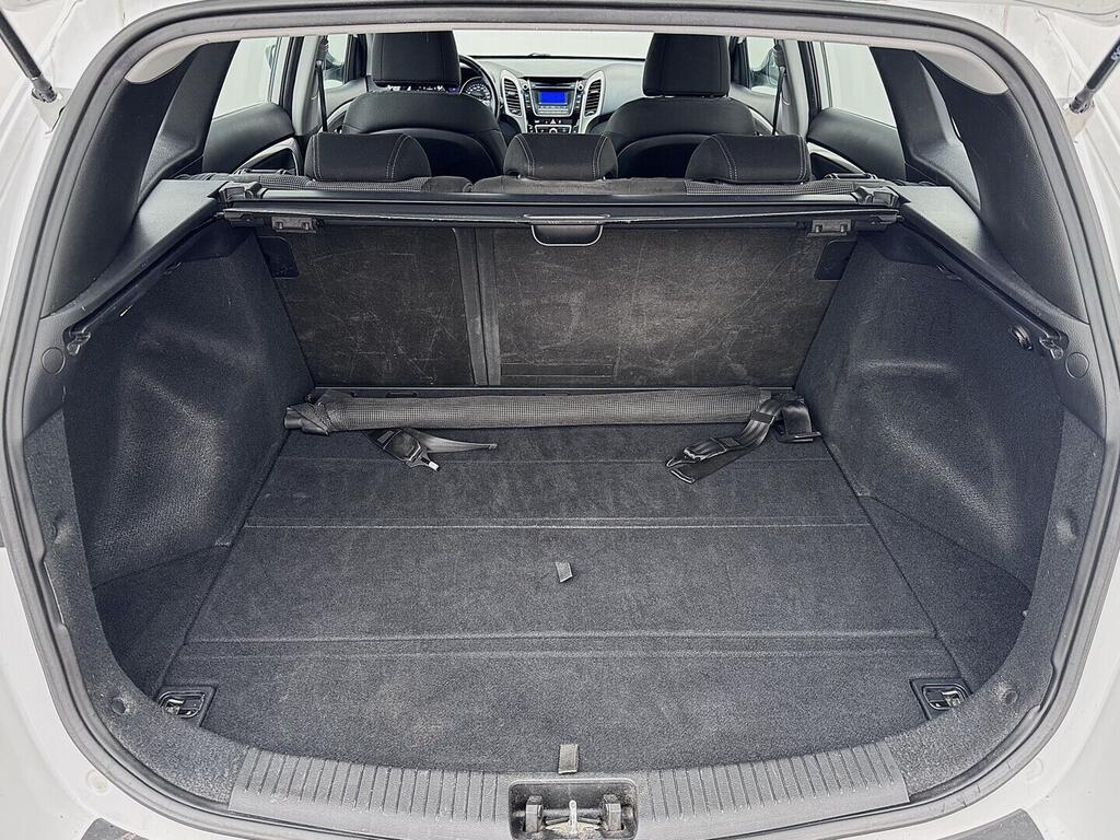 O419V08083_30.webp_I30 . 1.6 GDi 99 kW manuál