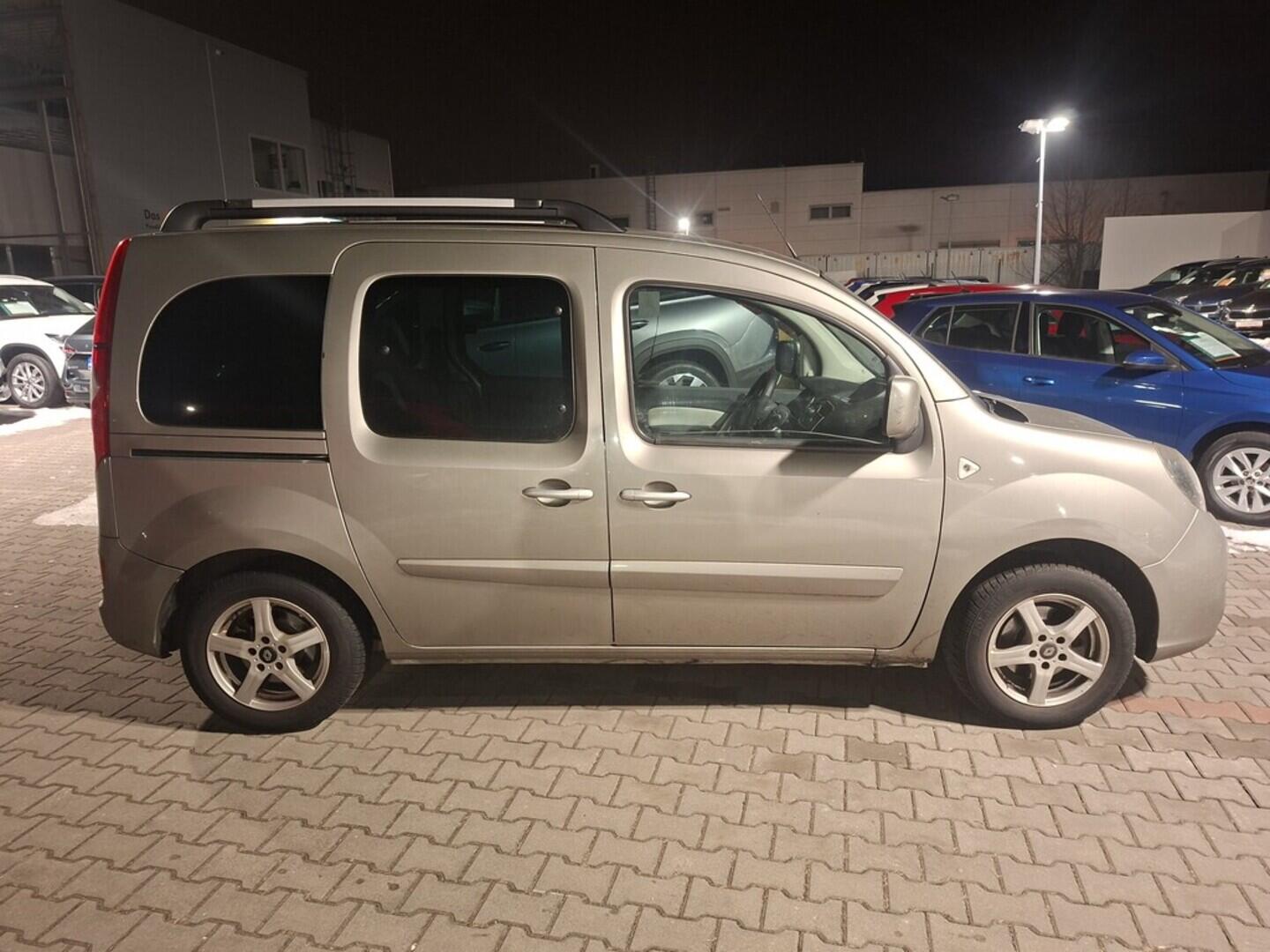 O419V08085_12.webp_KANGOO Privilege 1.5 . 80 kW manuál