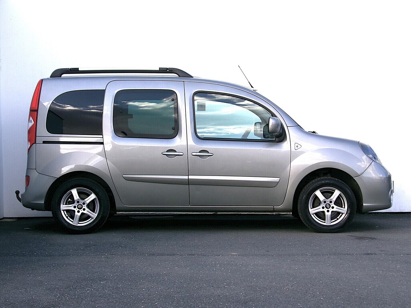 O419V08085_16.webp_KANGOO Privilege 1.5 . 80 kW manuál