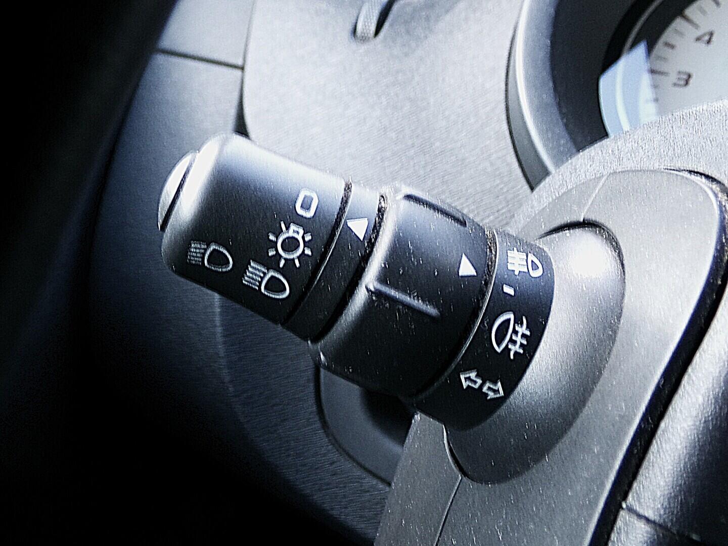 O419V08085_22.webp_KANGOO Privilege 1.5 . 80 kW manuál