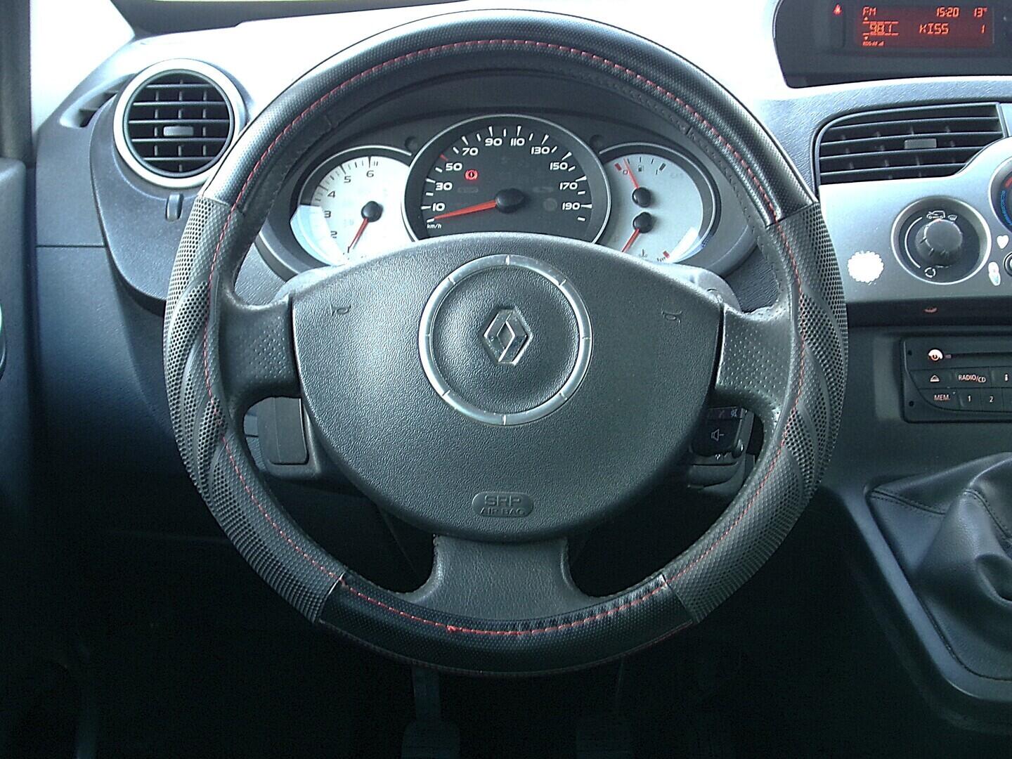 O419V08085_23.webp_KANGOO Privilege 1.5 . 80 kW manuál