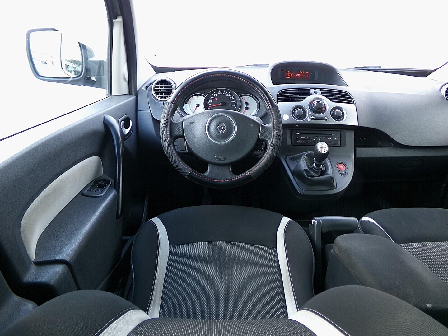 O419V08085_24.webp_KANGOO Privilege 1.5 . 80 kW manuál