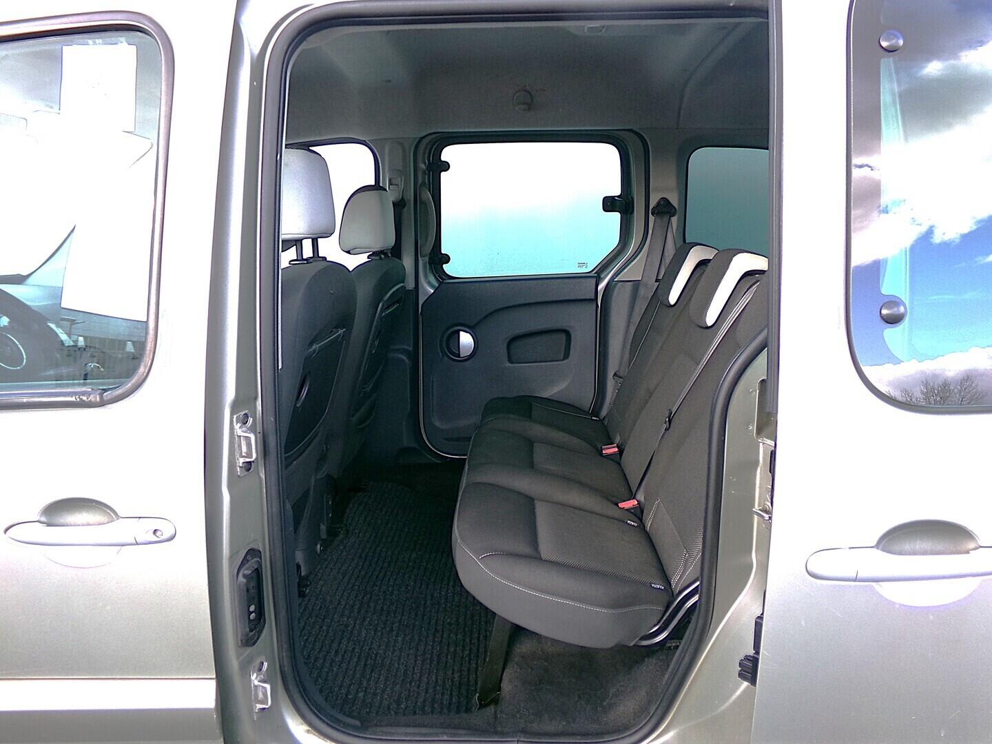 O419V08085_29.webp_KANGOO Privilege 1.5 . 80 kW manuál