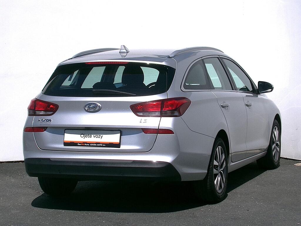 O419V08087_11.webp_I30 Style Nav 1.4  103 kW manuál