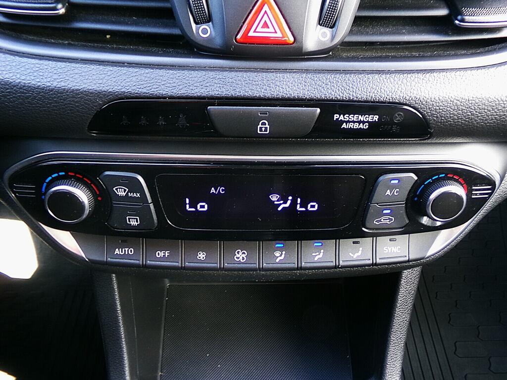 O419V08087_29.webp_I30 Style Nav 1.4  103 kW manuál