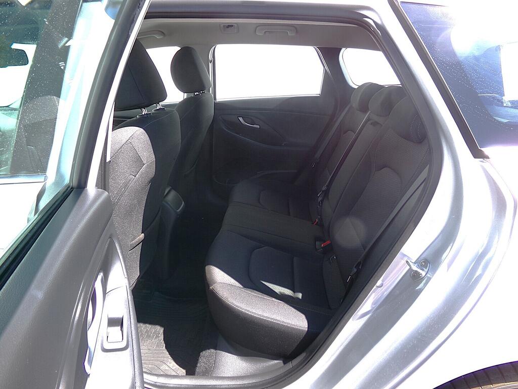 O419V08087_31.webp_I30 Style Nav 1.4  103 kW manuál