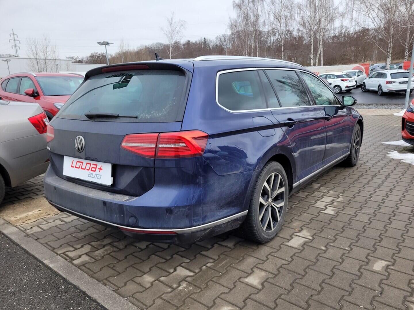 O419V08090_11.webp_PASSAT Highline 2.0 TDI 110 kW manuál