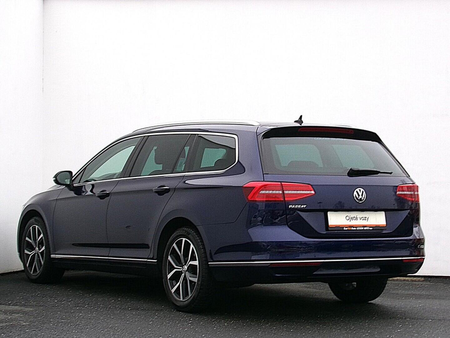 O419V08090_15.webp_PASSAT Highline 2.0 TDI 110 kW manuál