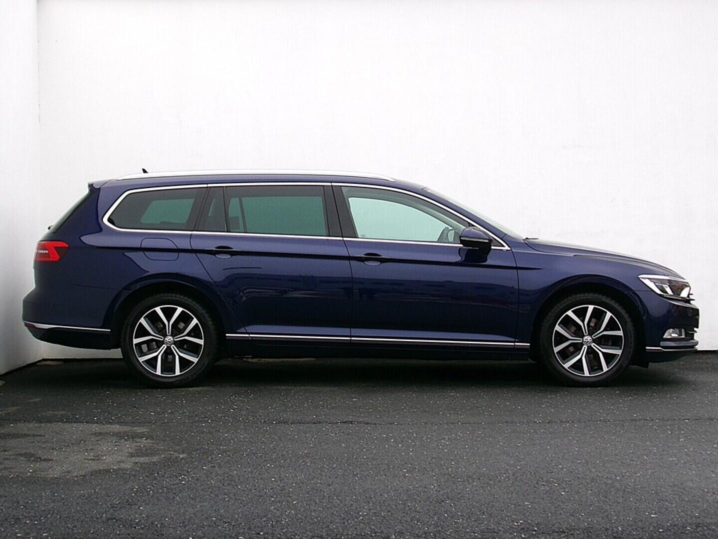 O419V08090_16.webp_PASSAT Highline 2.0 TDI 110 kW manuál