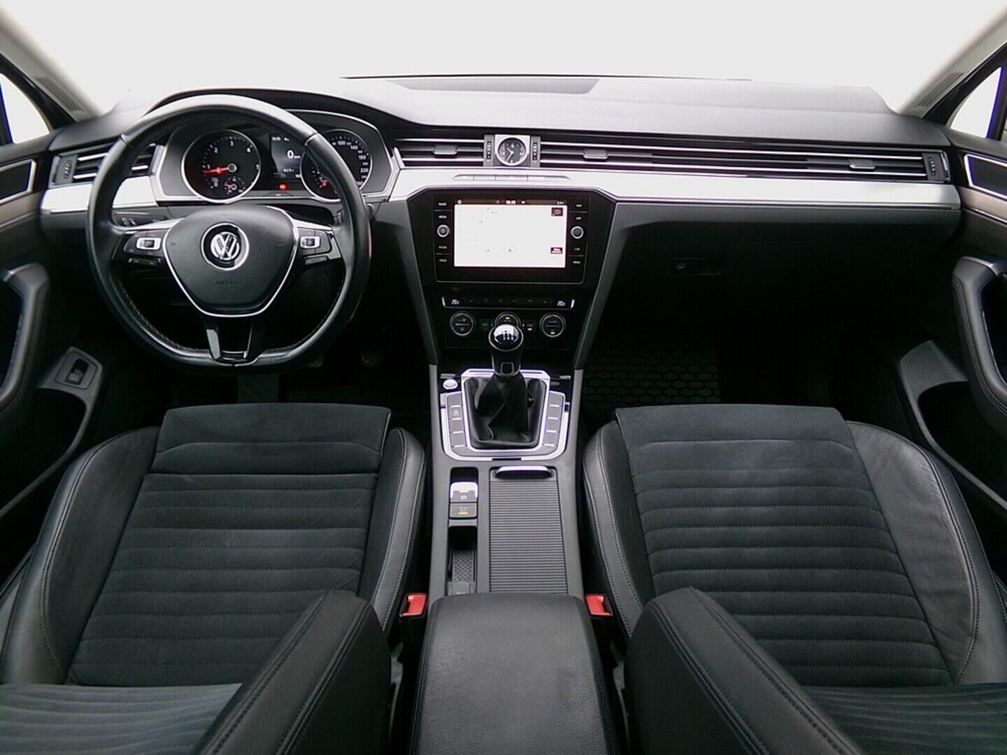 O419V08090_18.webp_PASSAT Highline 2.0 TDI 110 kW manuál