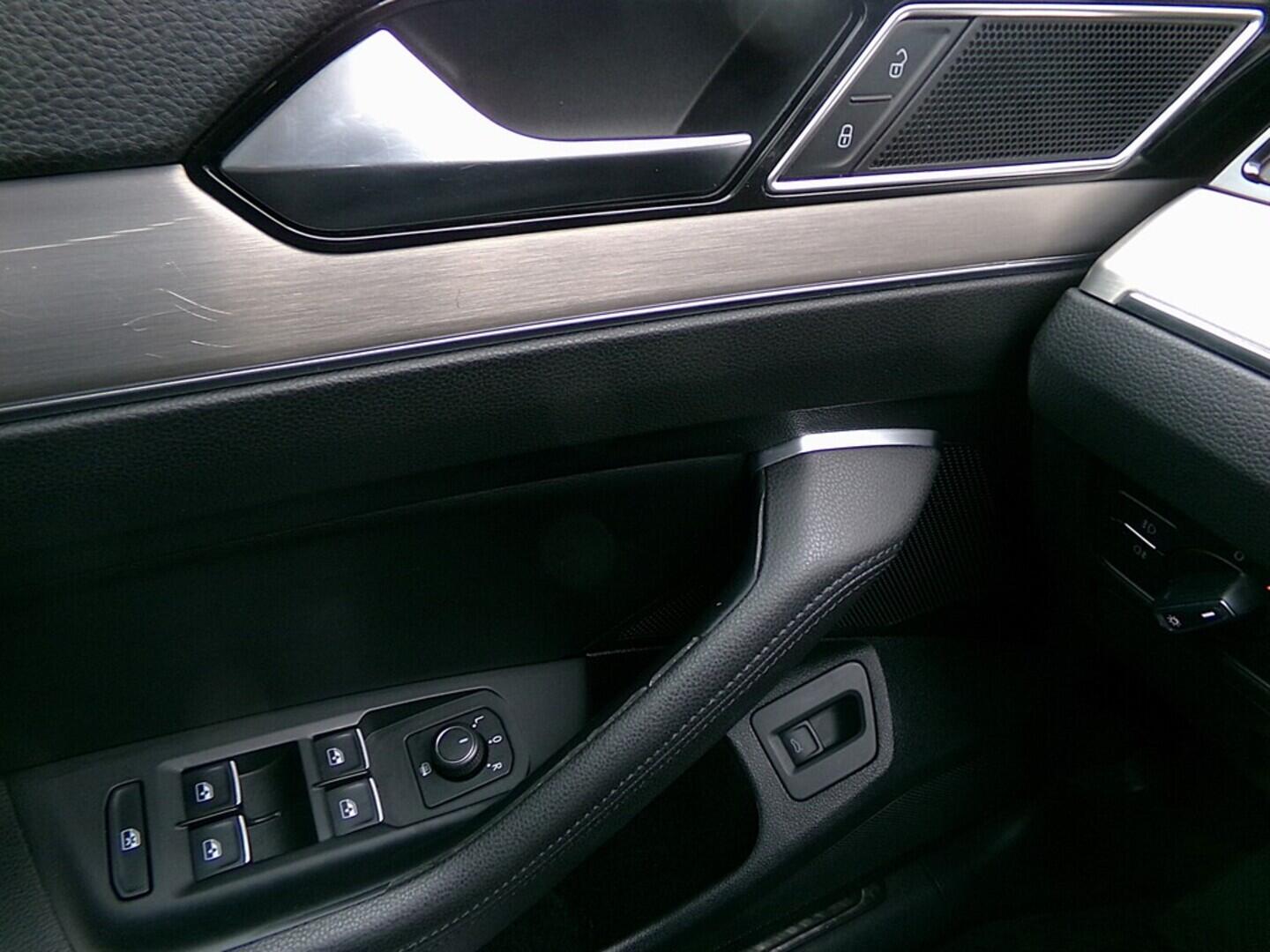 O419V08090_21.webp_PASSAT Highline 2.0 TDI 110 kW manuál