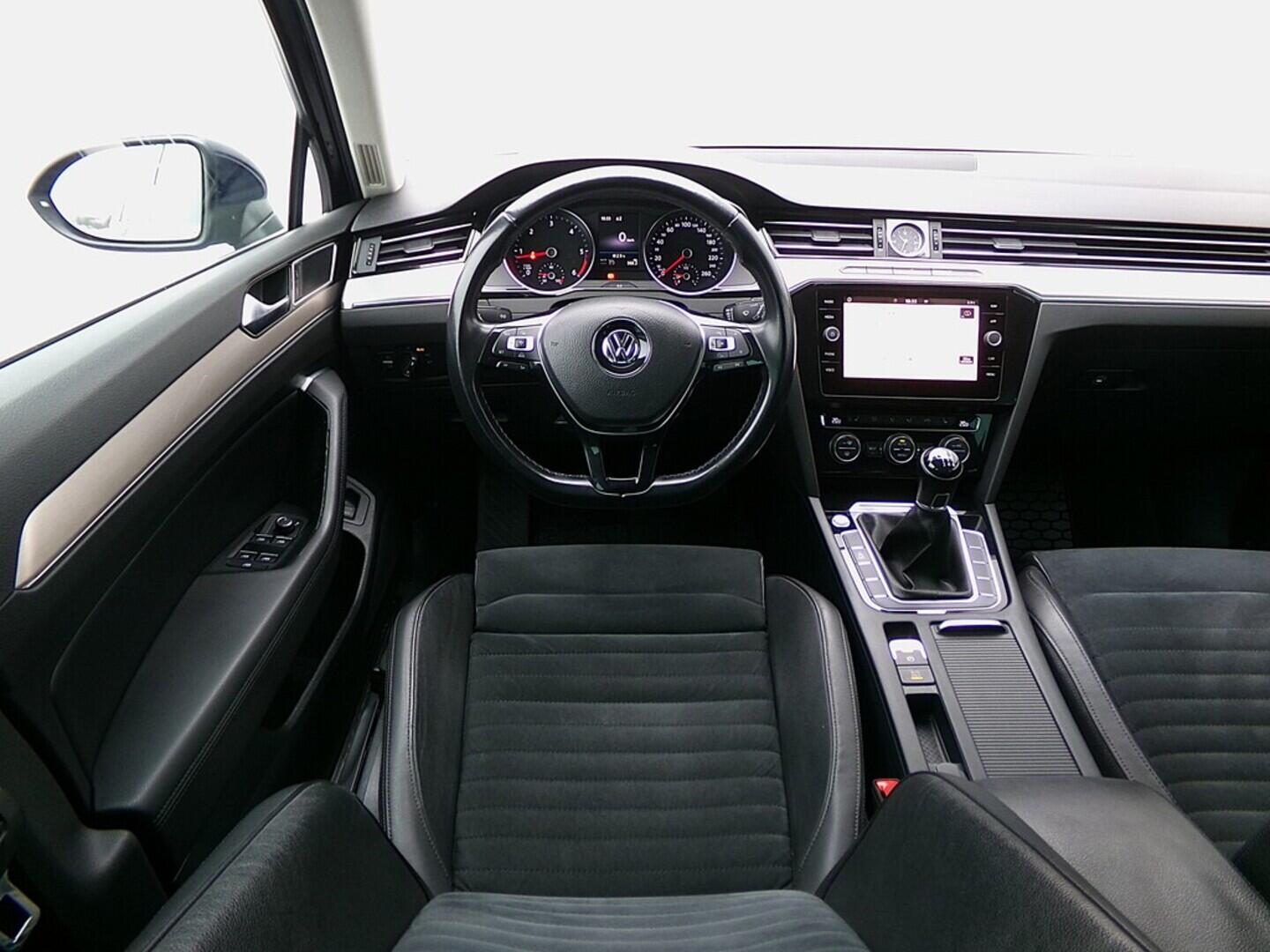 O419V08090_24.webp_PASSAT Highline 2.0 TDI 110 kW manuál