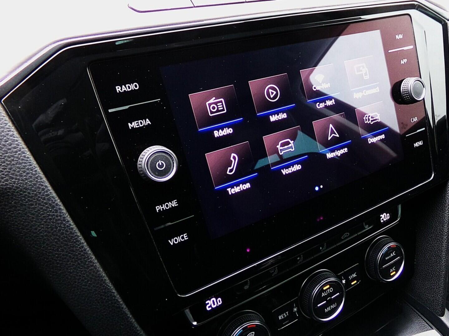 O419V08090_25.webp_PASSAT Highline 2.0 TDI 110 kW manuál