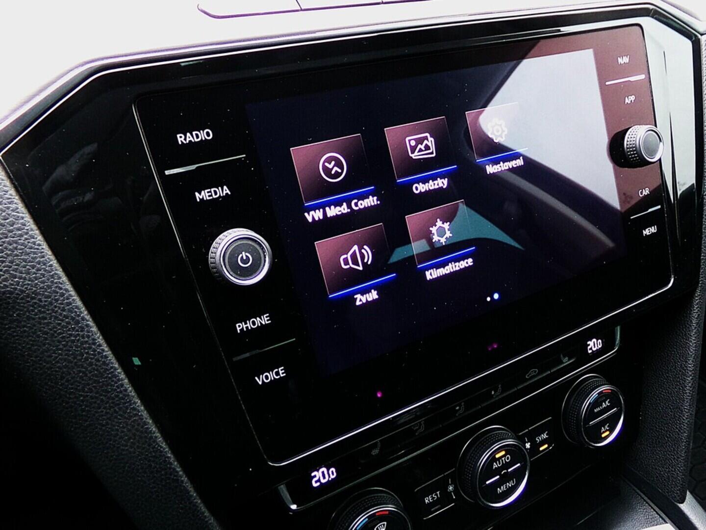 O419V08090_26.webp_PASSAT Highline 2.0 TDI 110 kW manuál