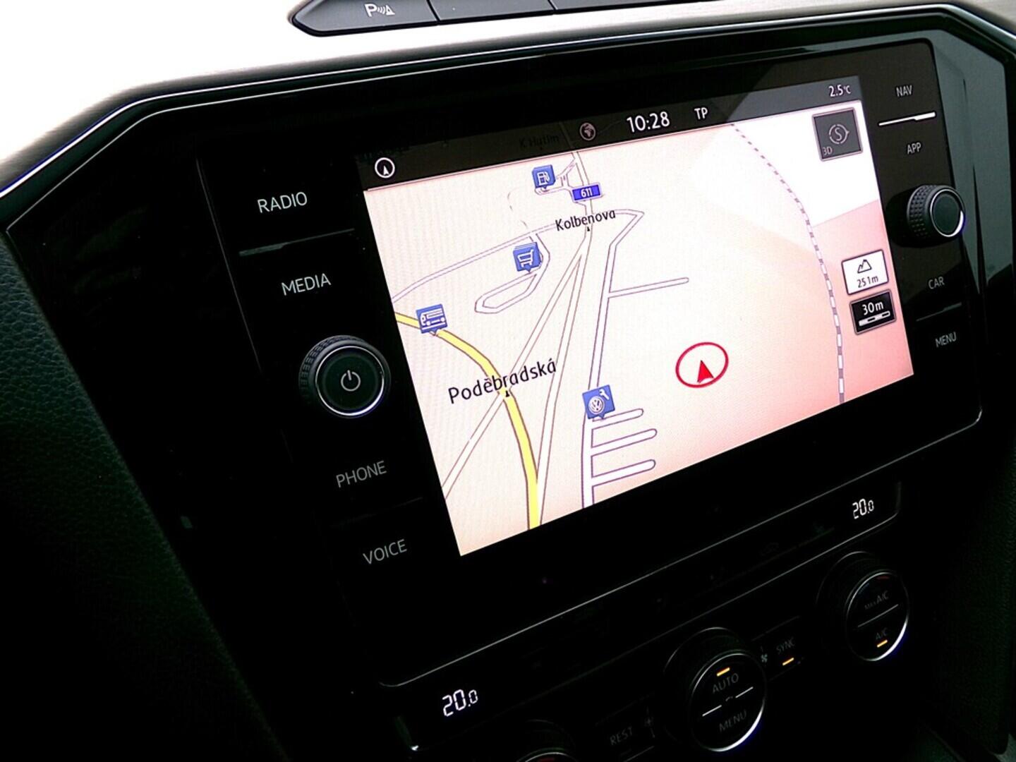 O419V08090_27.webp_PASSAT Highline 2.0 TDI 110 kW manuál