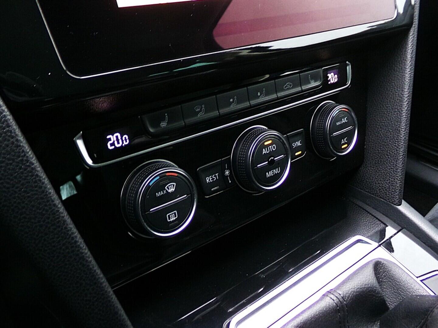 O419V08090_31.webp_PASSAT Highline 2.0 TDI 110 kW manuál