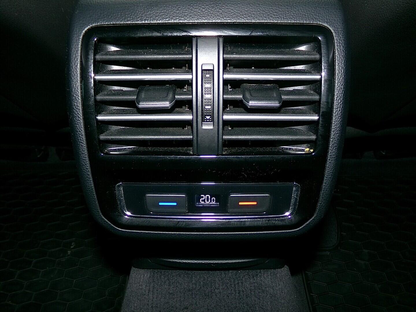 O419V08090_32.webp_PASSAT Highline 2.0 TDI 110 kW manuál