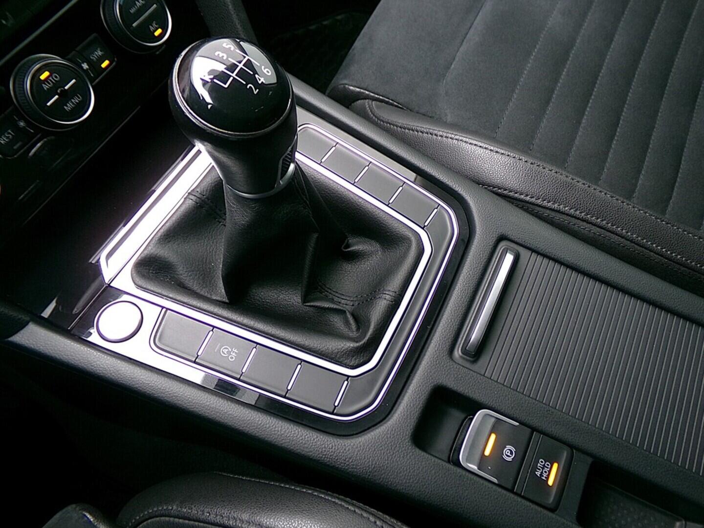 O419V08090_33.webp_PASSAT Highline 2.0 TDI 110 kW manuál