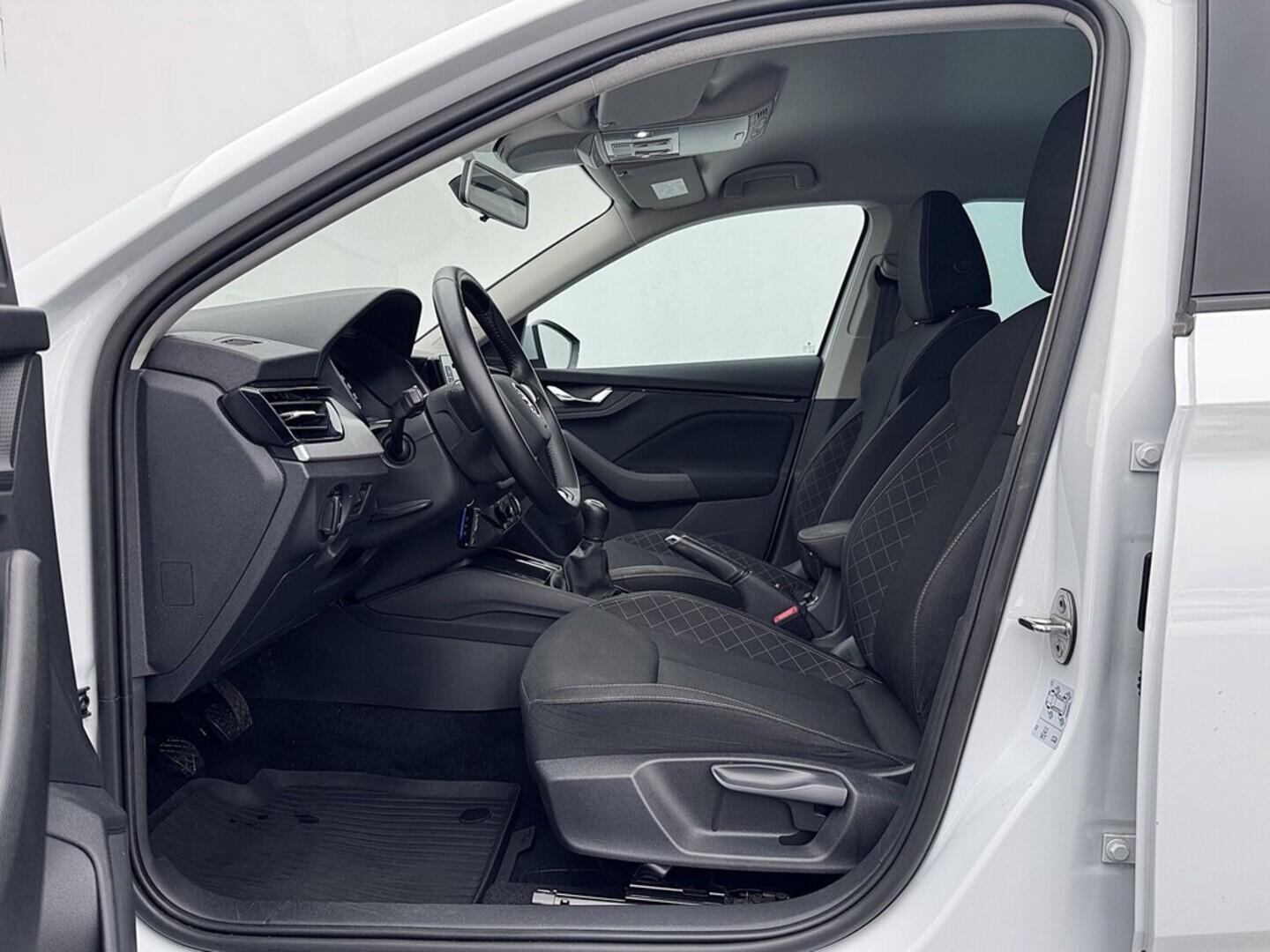 O419V08098_20.webp_SCALA Ambition 1.0 TSI 81 kW manuál, DPH