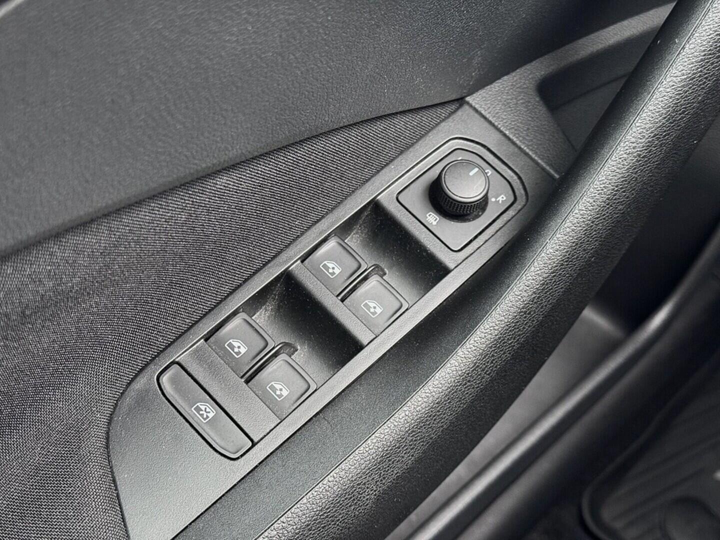 O419V08098_21.webp_SCALA Ambition 1.0 TSI 81 kW manuál, DPH