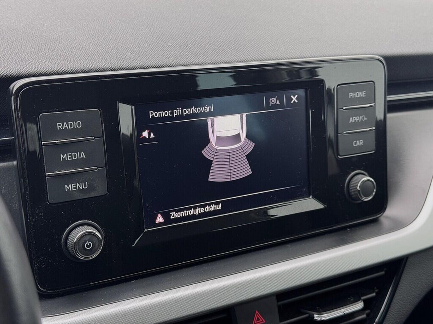 O419V08098_27.webp_SCALA Ambition 1.0 TSI 81 kW manuál, DPH