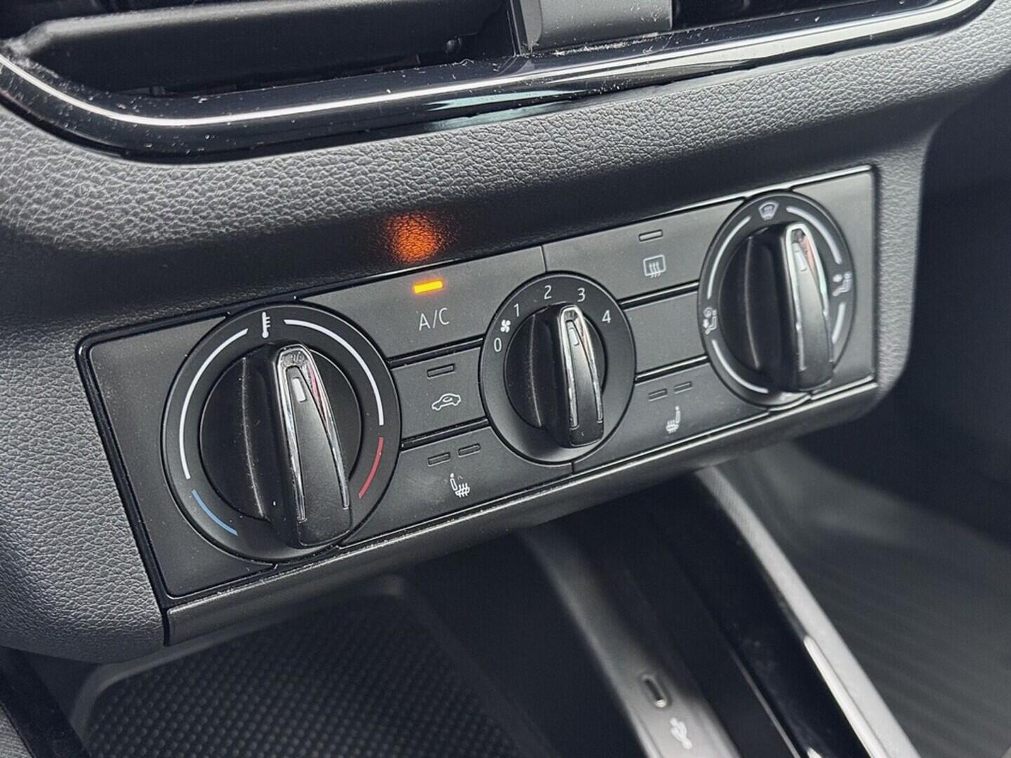 O419V08098_28.webp_SCALA Ambition 1.0 TSI 81 kW manuál, DPH